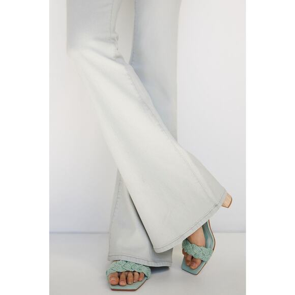 NWT Pilcro Low-Rise Flare Jeans - 32 waist - Picture 5 of 11